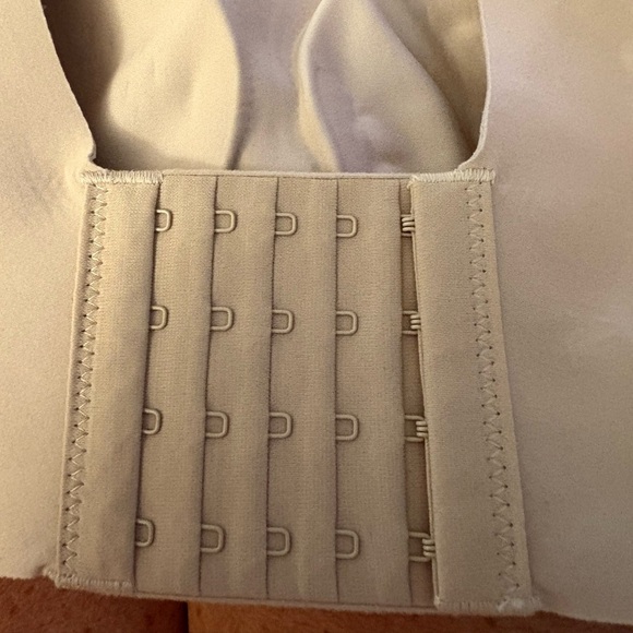 NWT- 36-38 C cup
4 hook with 2 inch extender
Soft breathable, no lines Bra - Picture 4 of 7